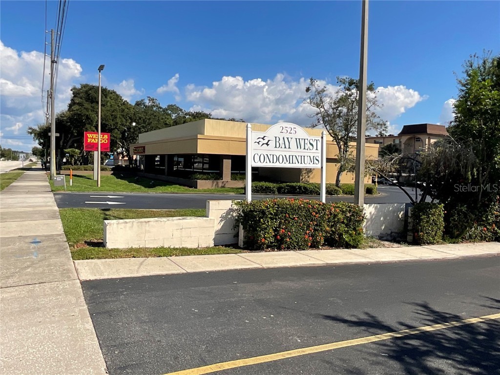 2525 W Bay Drive #E20 Belleair Bluffs FL 33770 T3337105 image1