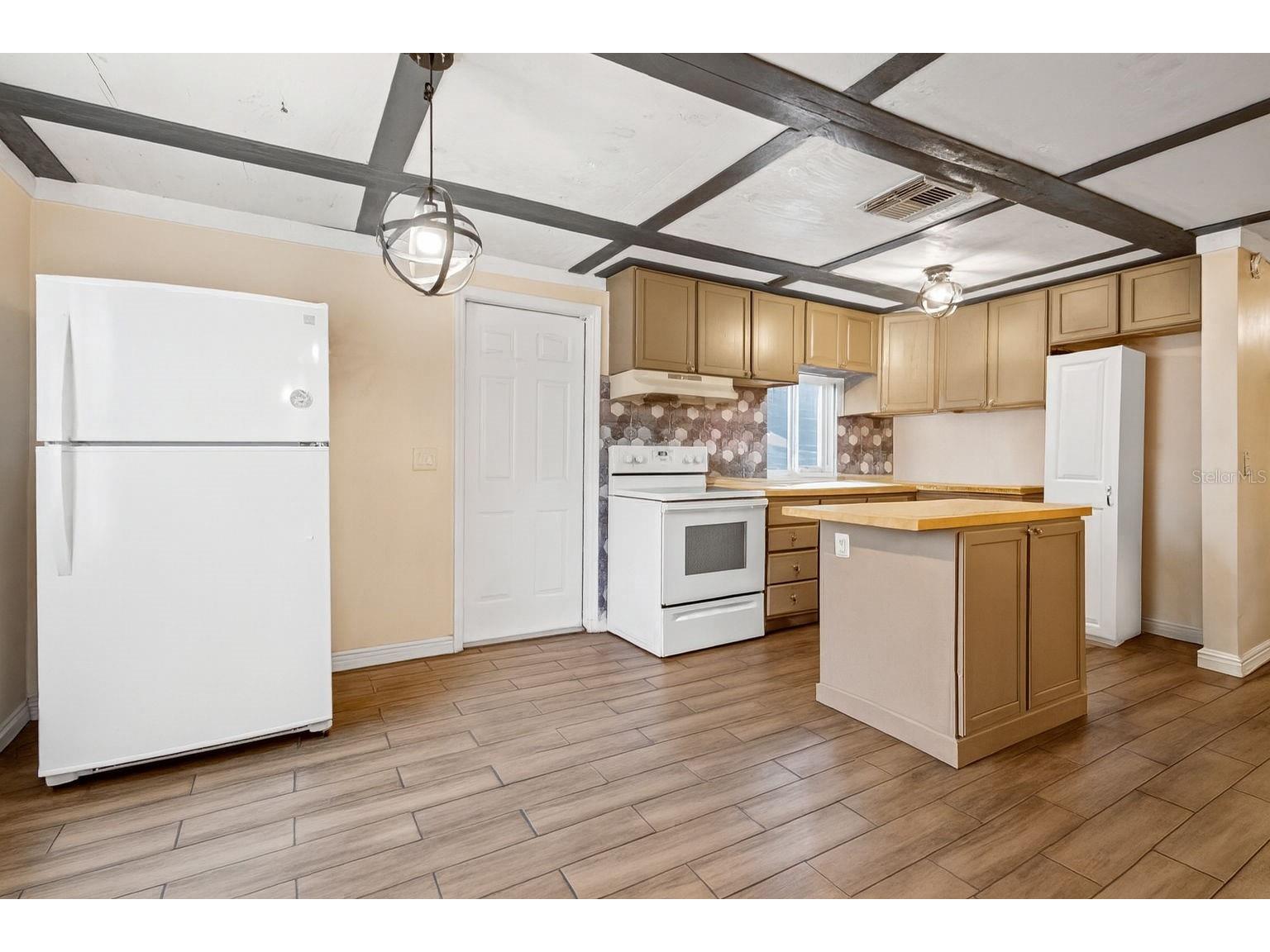 2526 26th Street S Saint Petersburg FL 33712 TB8502869 image2
