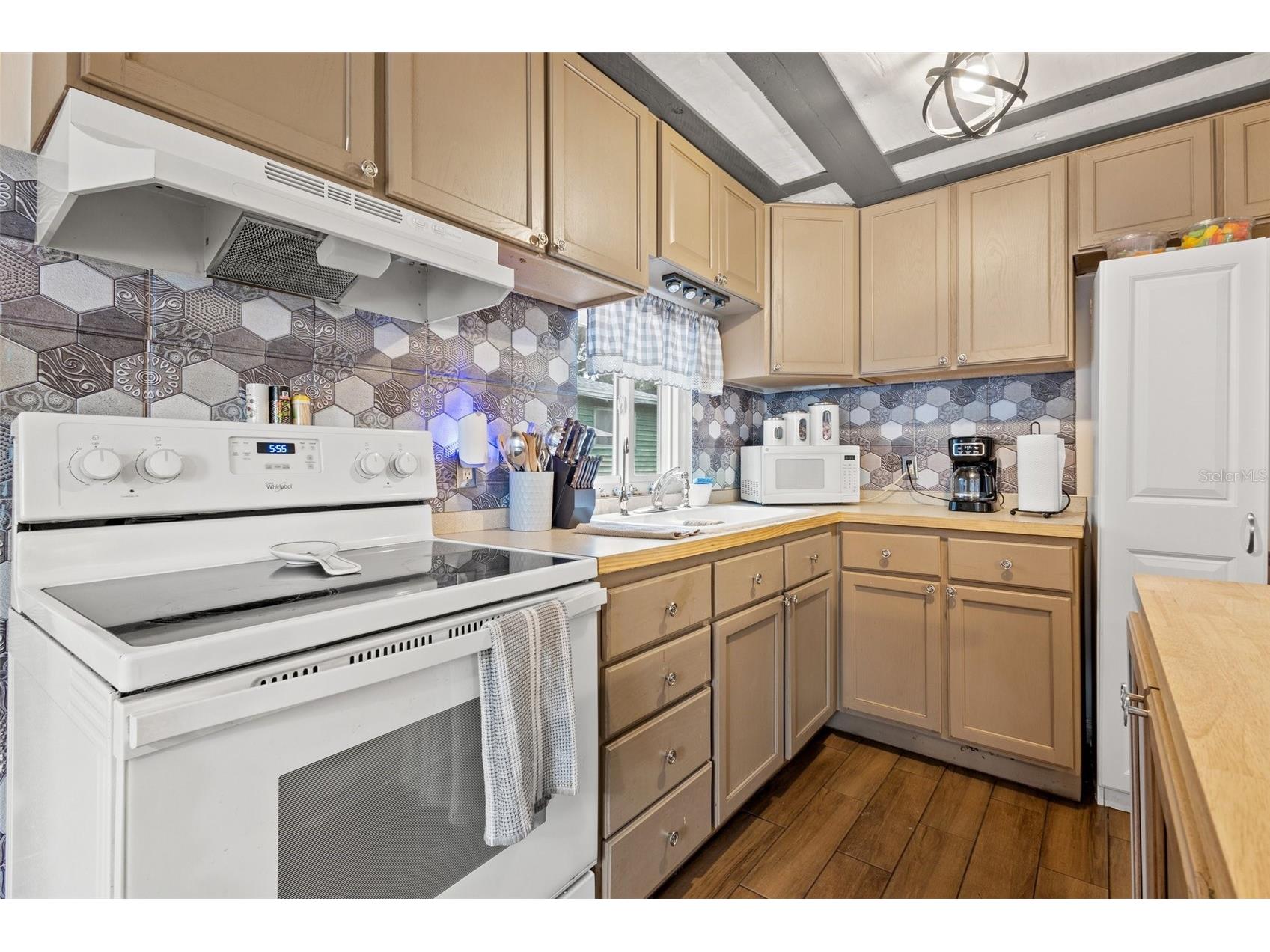 2526 26th Street S Saint Petersburg FL 33712 TB8502869 image4