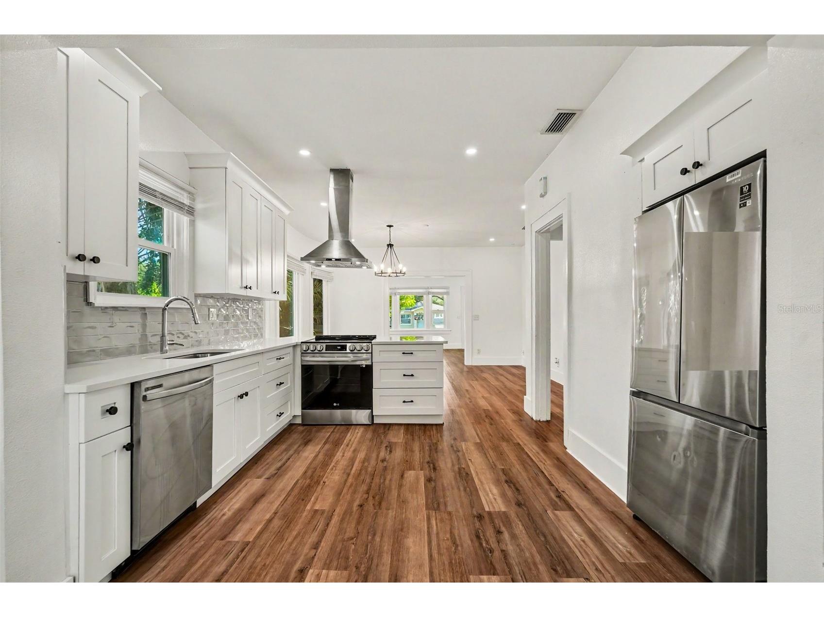 2527 Highland Street S Saint Petersburg FL 33705 A4694049 image4