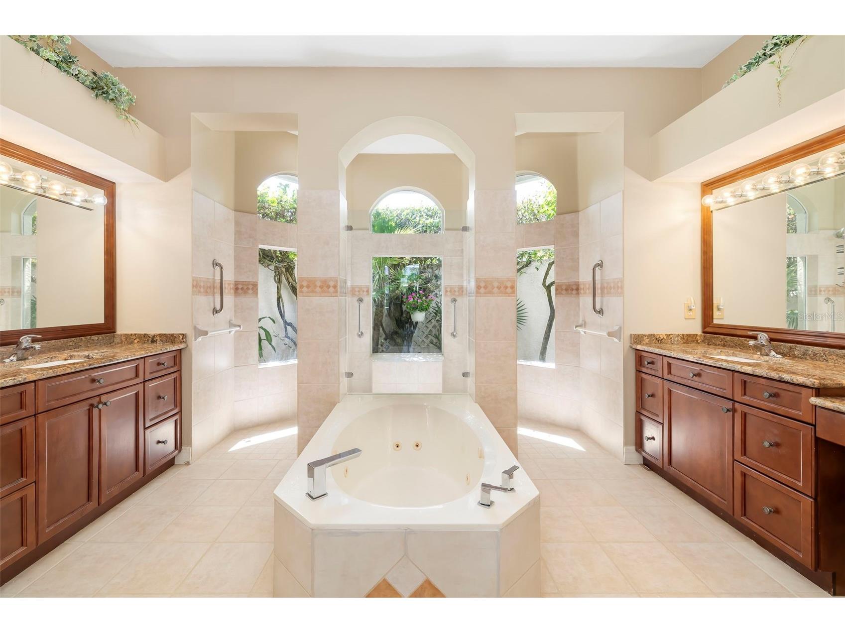 2528 Tom Morris Drive Sarasota FL 34240 A4699406 image9
