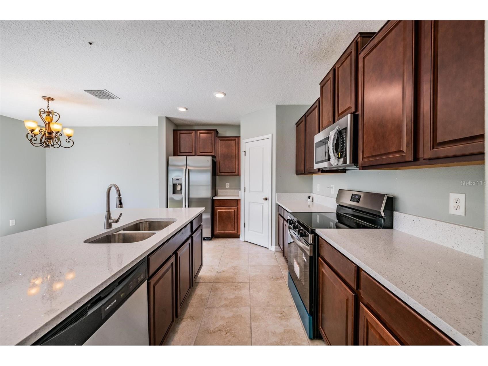 253 Cascade Bend Drive Ruskin FL 33570 TB8506718 image12