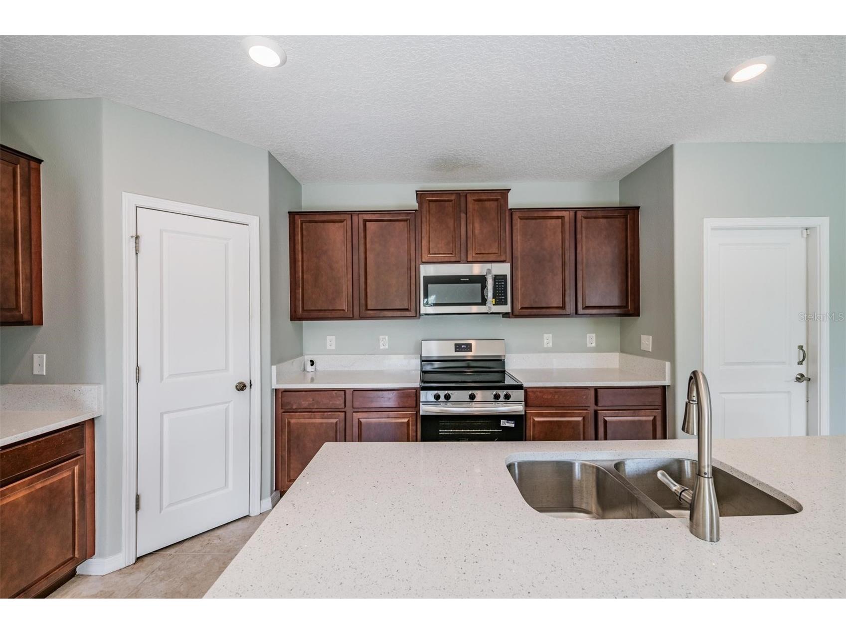 253 Cascade Bend Drive Ruskin FL 33570 TB8506718 image15