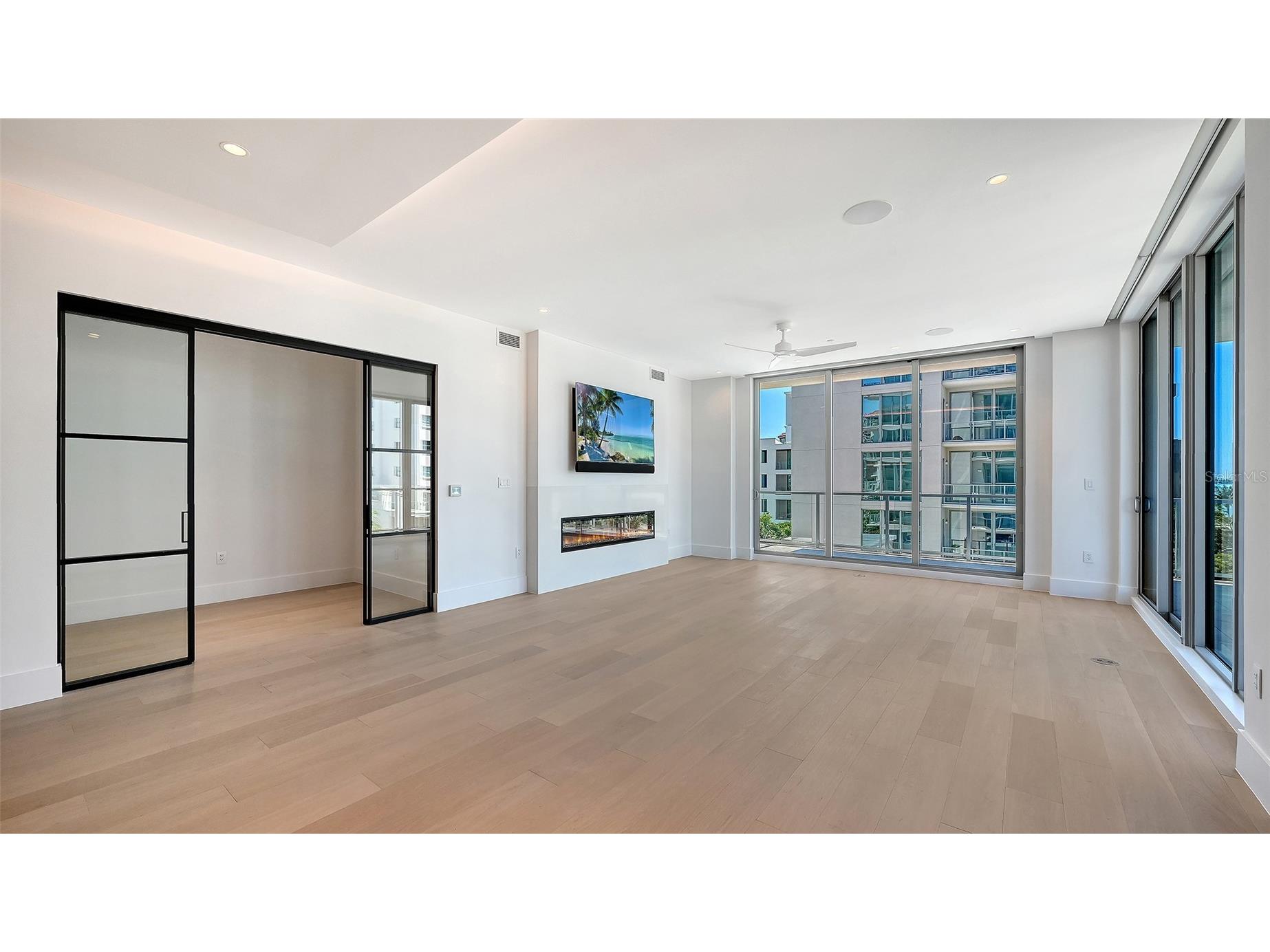 253 Golden Gate Point #401 Sarasota FL 34236 - SARASOTA BAY A4694319 image3