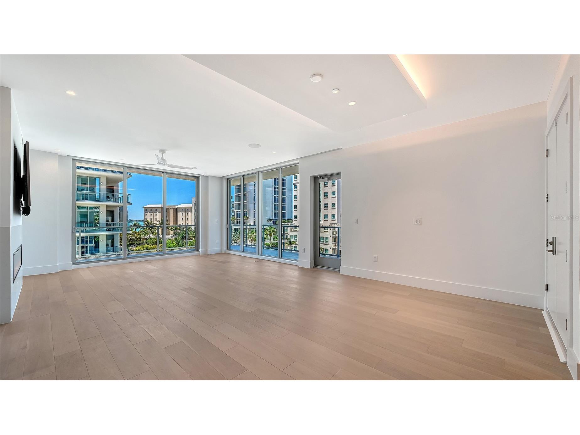 253 Golden Gate Point #401 Sarasota FL 34236 - SARASOTA BAY A4694319 image4