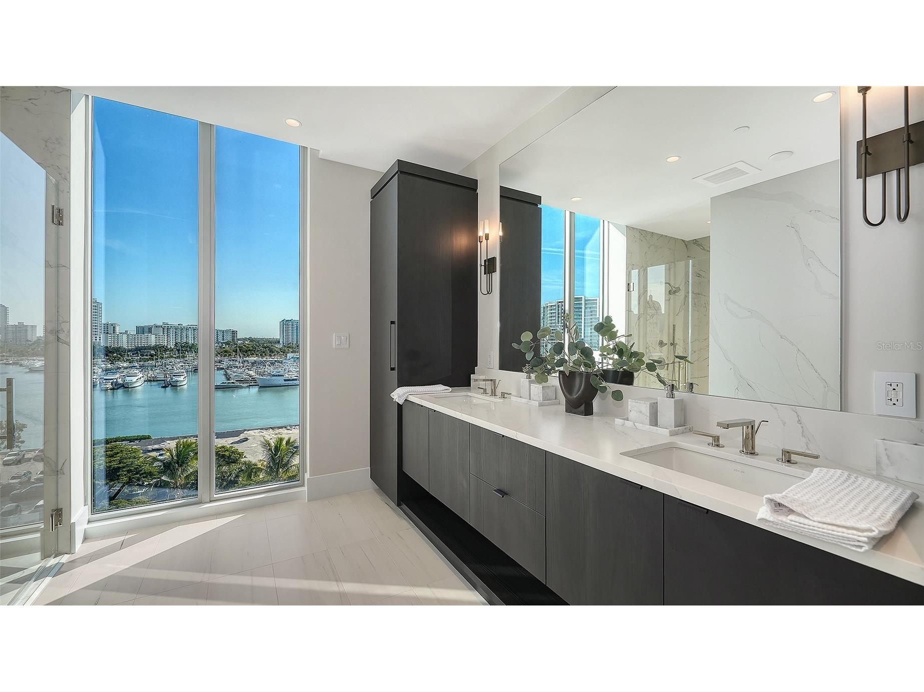 253 Golden Gate Point #701 Sarasota FL 34236 A4679657 image14