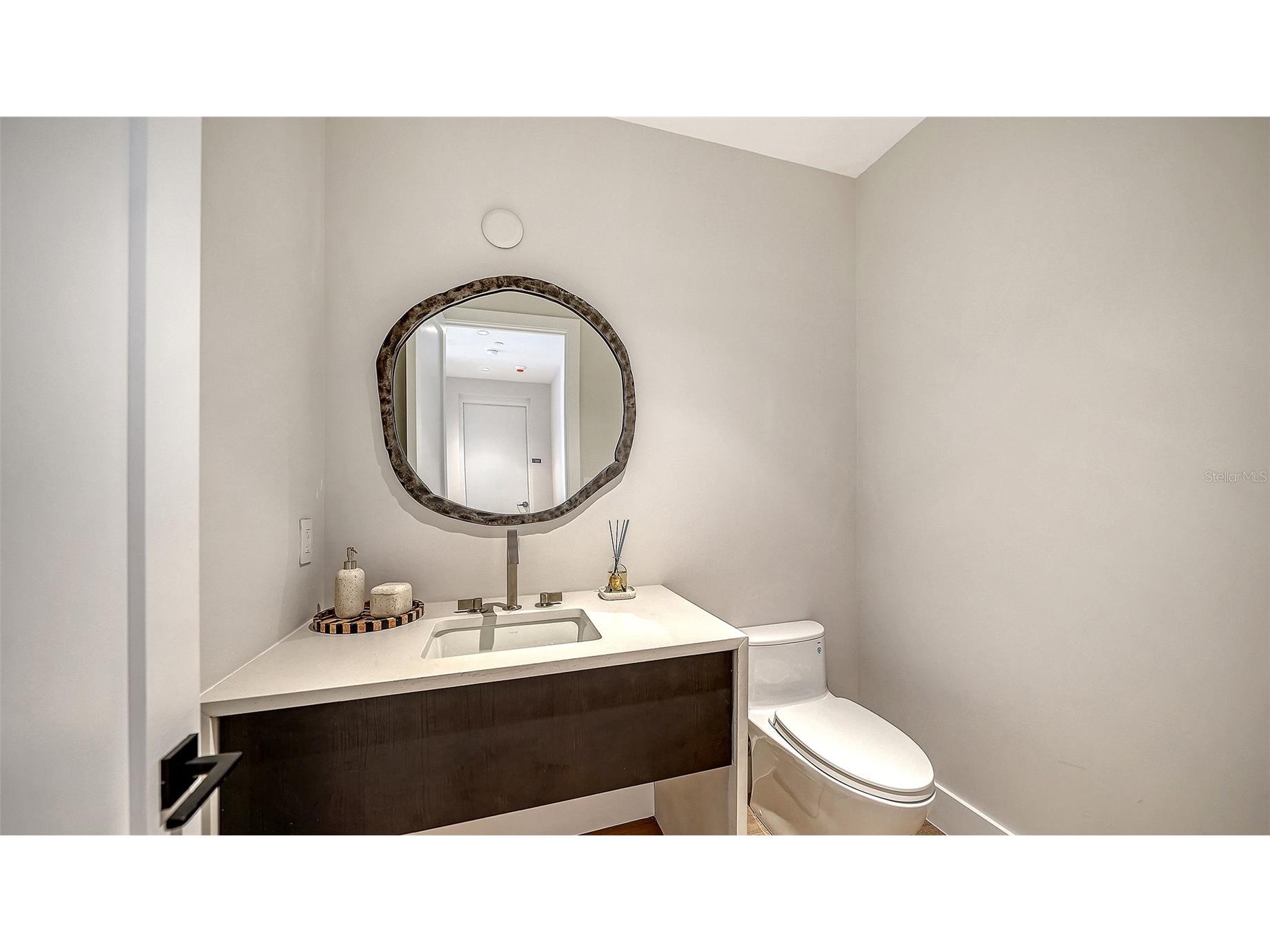 253 Golden Gate Point #701 Sarasota FL 34236 A4679657 image23