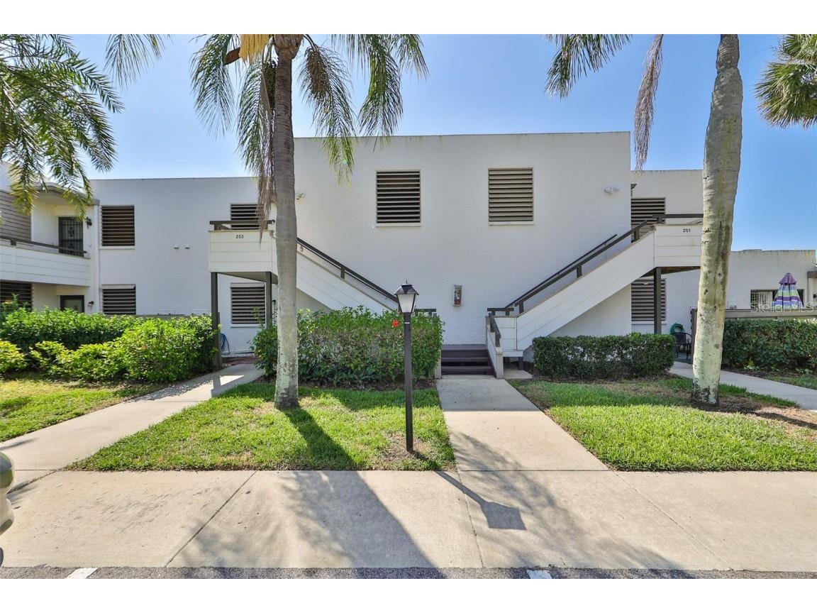 253 Sherwood Drive #253 Bradenton FL 34210 A4568289 image1
