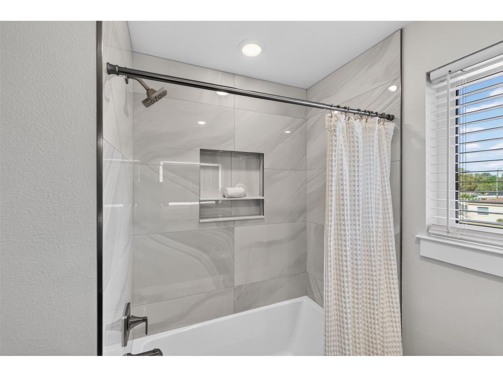 2530 34th Avenue N Saint Petersburg FL 33713 TB8456899 image37