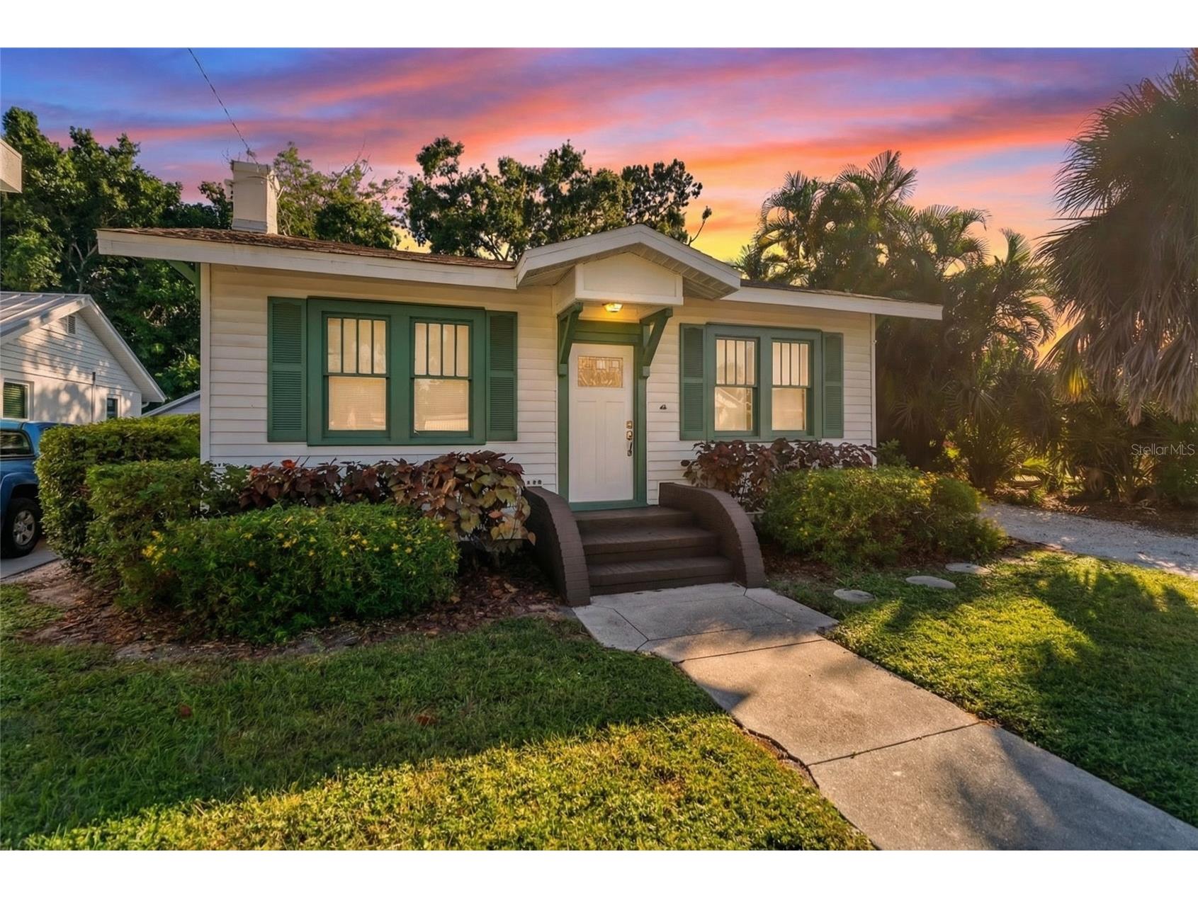 2530 Loma Linda Street Sarasota FL 34239 A4669972 image1