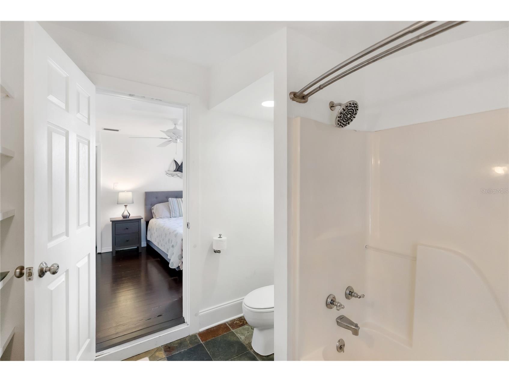 2530 Loma Linda Street Sarasota FL 34239 A4669972 image19