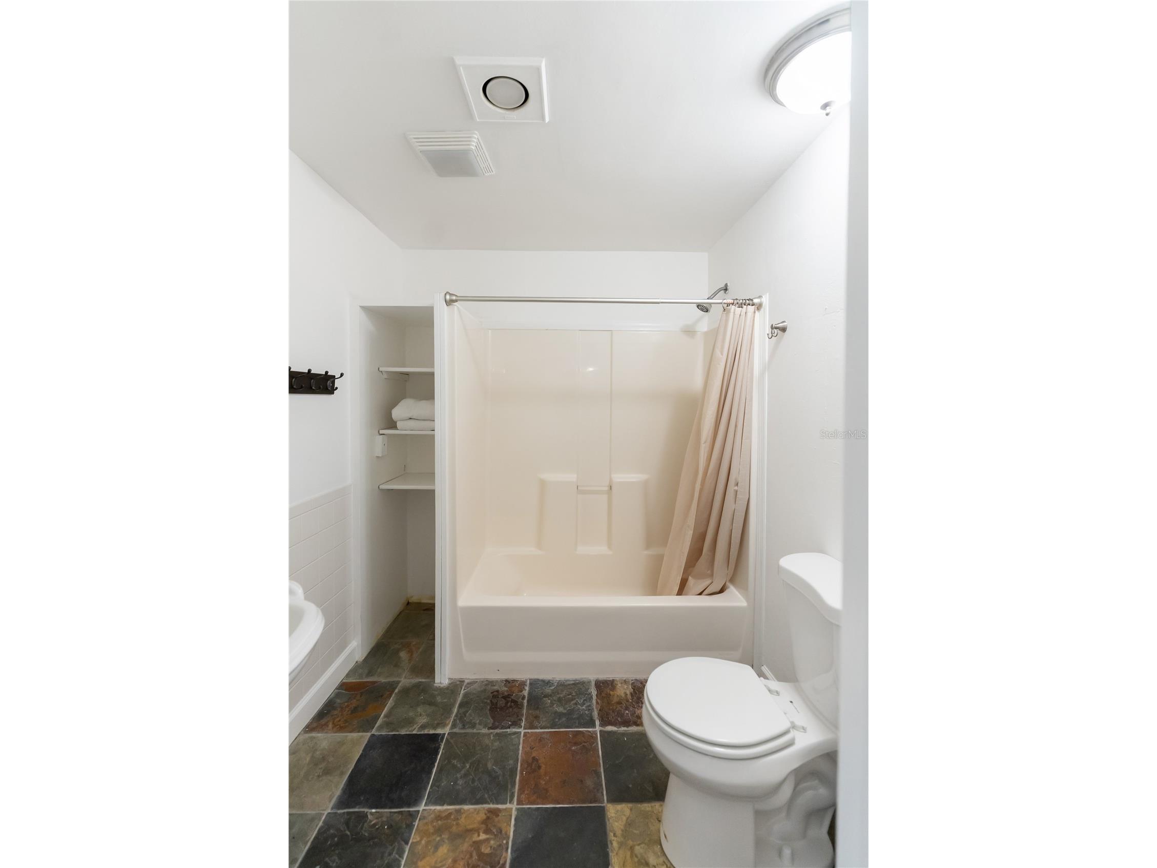 2530 Loma Linda Street Sarasota FL 34239 A4669972 image20