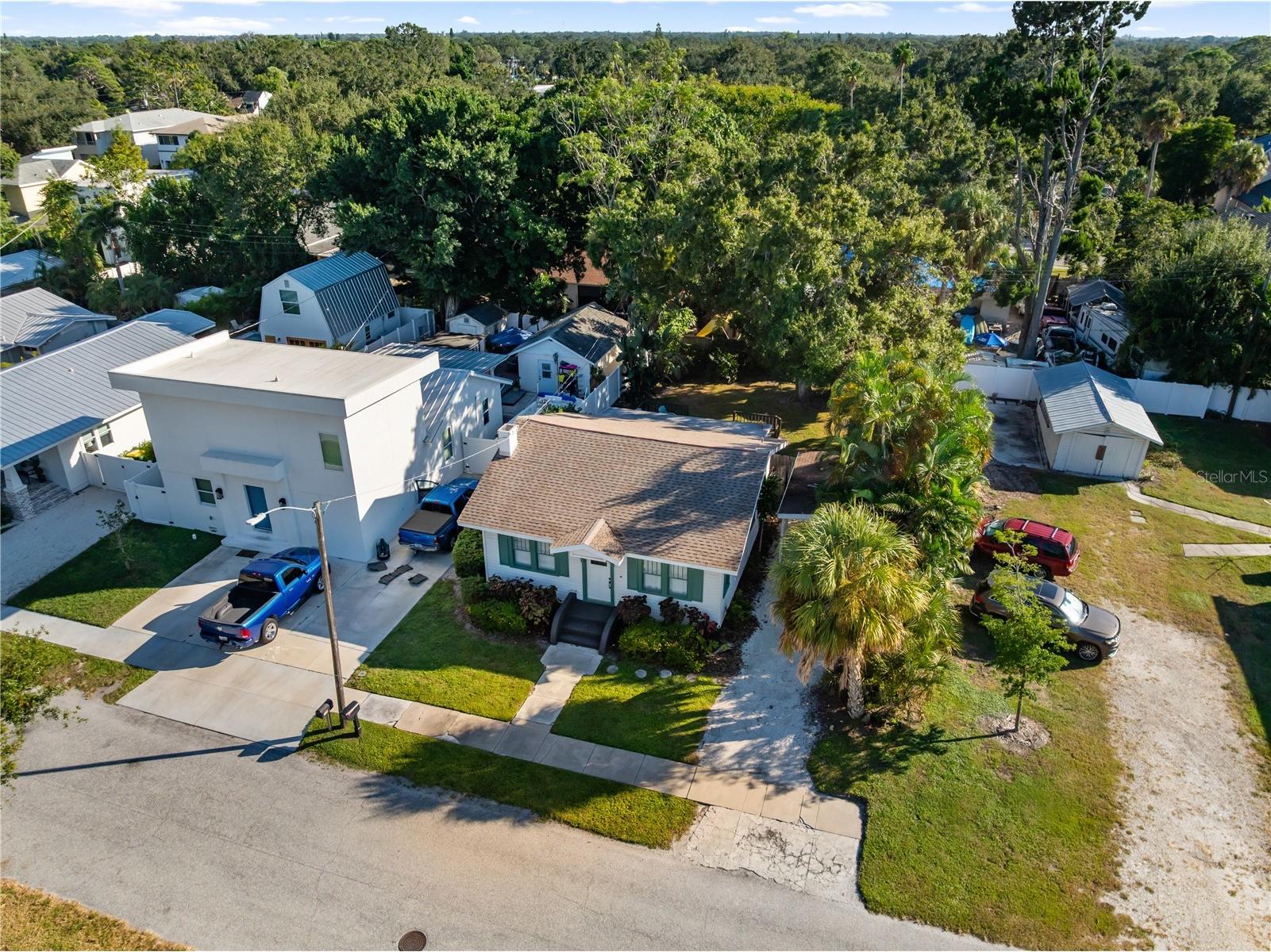 2530 Loma Linda Street Sarasota FL 34239 A4669972 image3