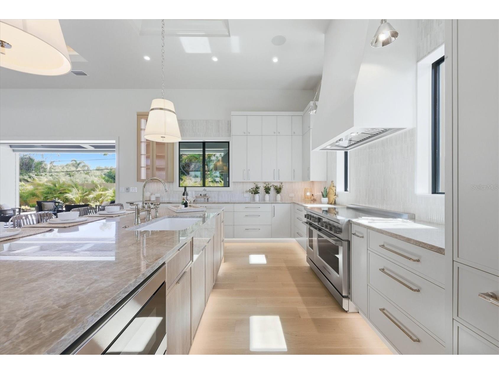 2531 Wisteria Street Sarasota FL 34239 A4694903 image17