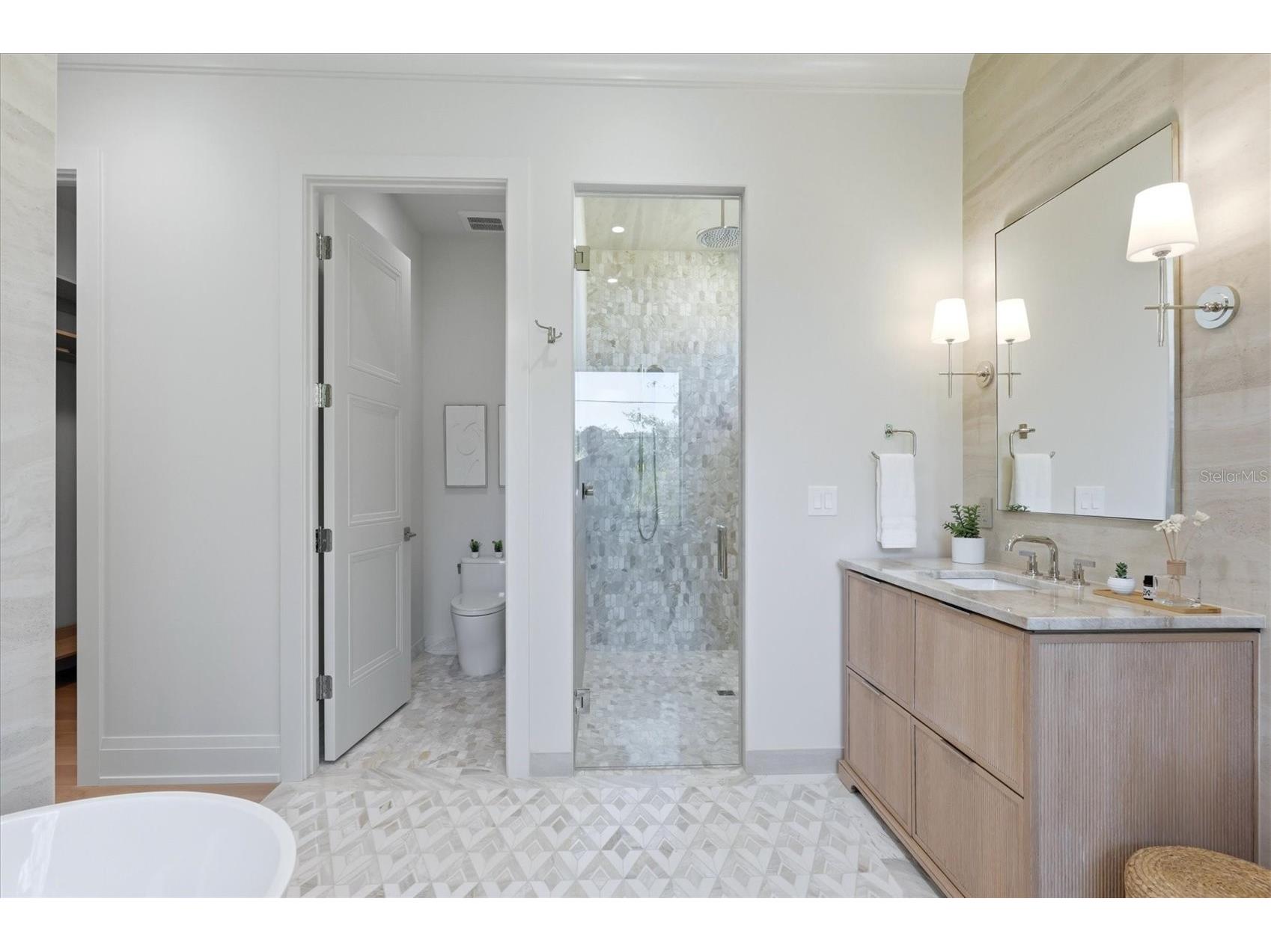 2531 Wisteria Street Sarasota FL 34239 A4694903 image21