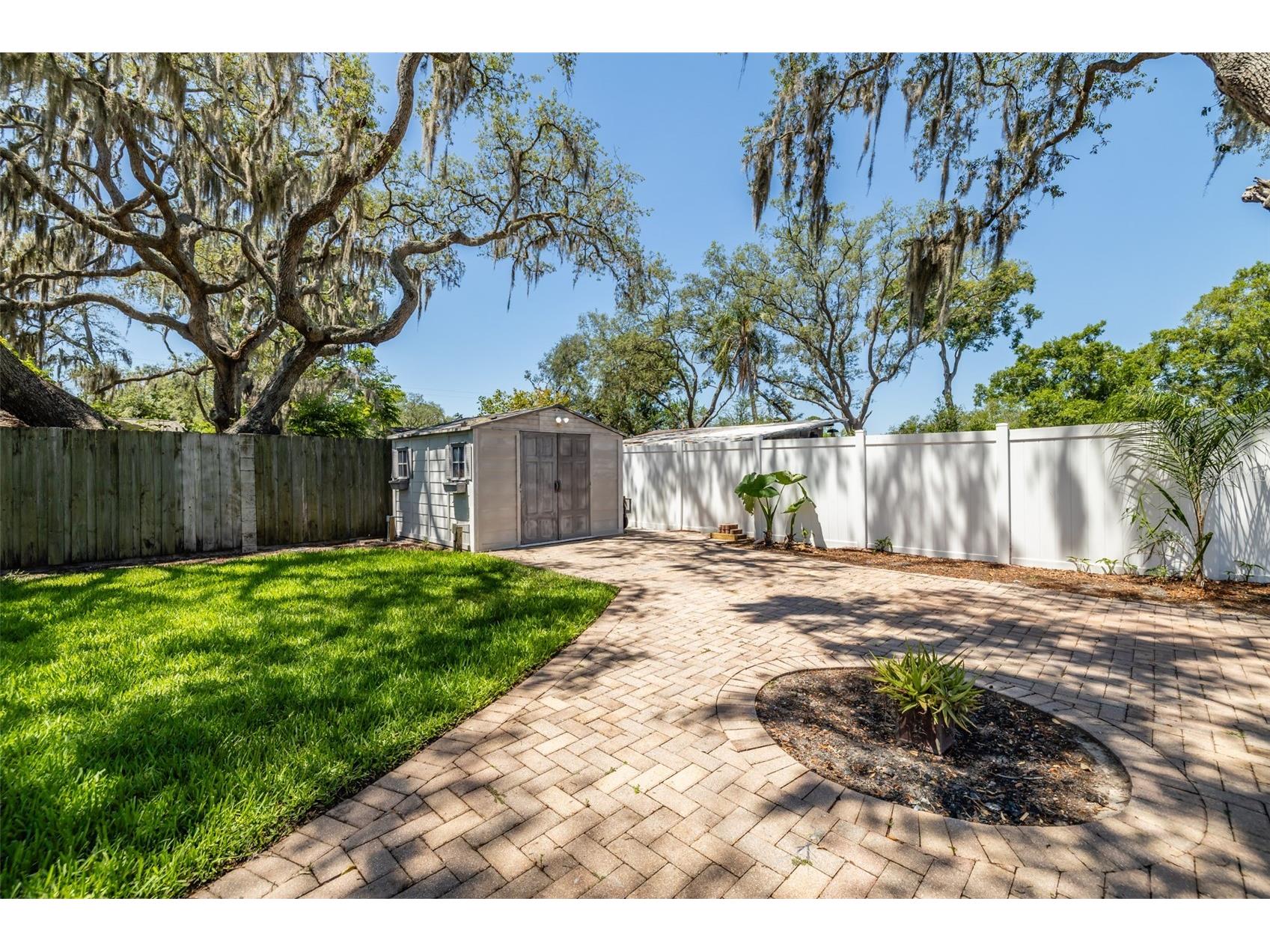 2532 Lake Ellen Lane Tampa FL 33618 TB8509395 image14