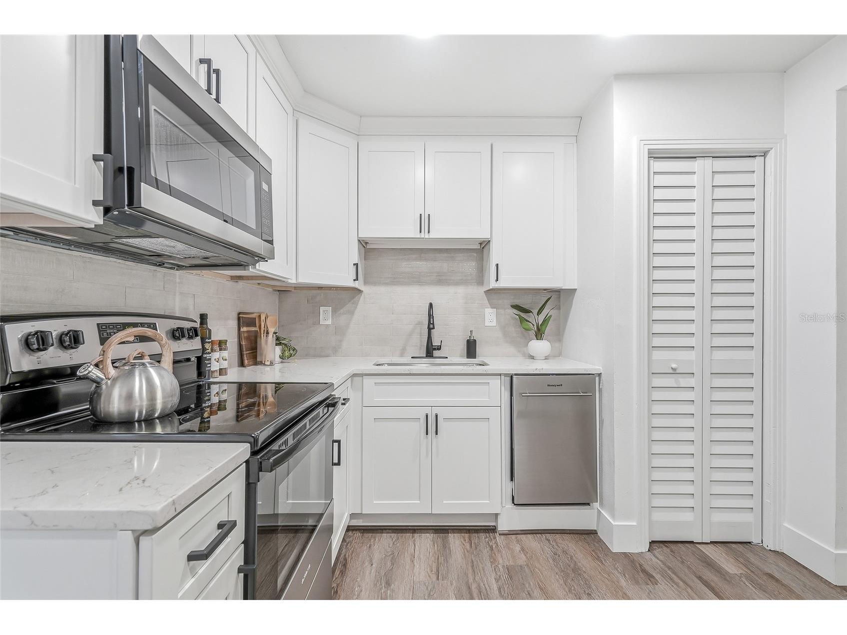 2534 19th Street S Saint Petersburg FL 33712 TB8519053 image8