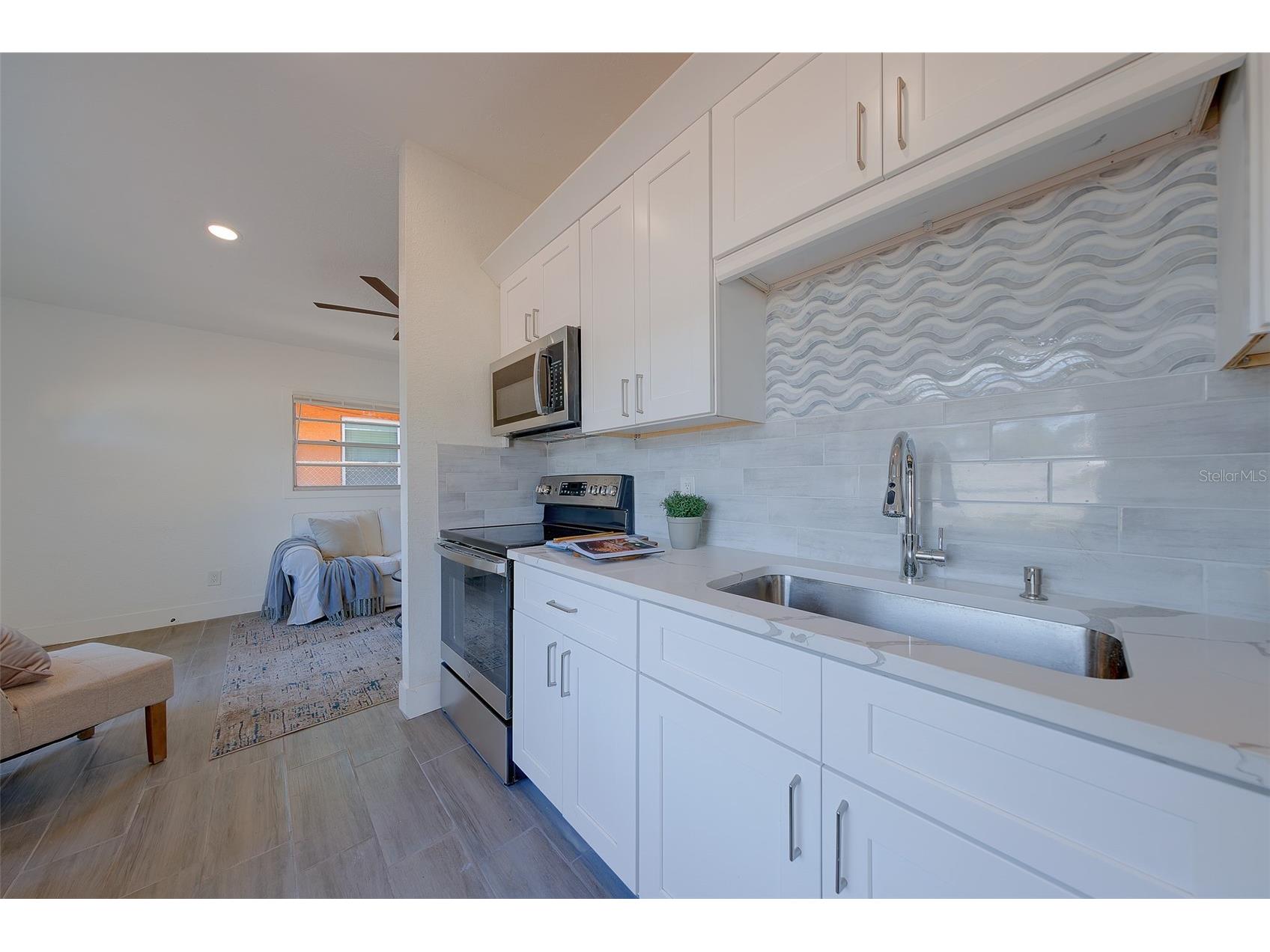 2534 Irving Avenue S Saint Petersburg FL 33712 TB8511047 image3