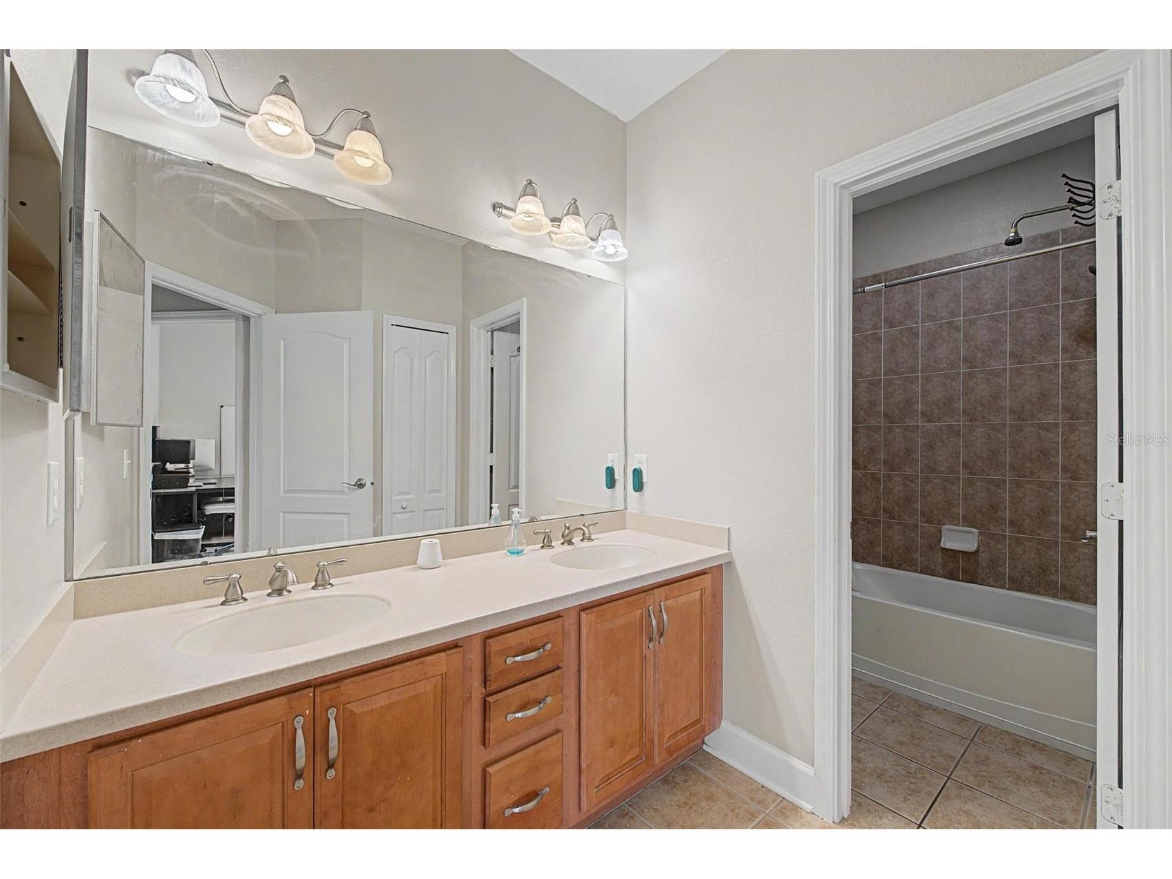 2535 Cross More Street Valrico FL 33594 TB8527138 image32
