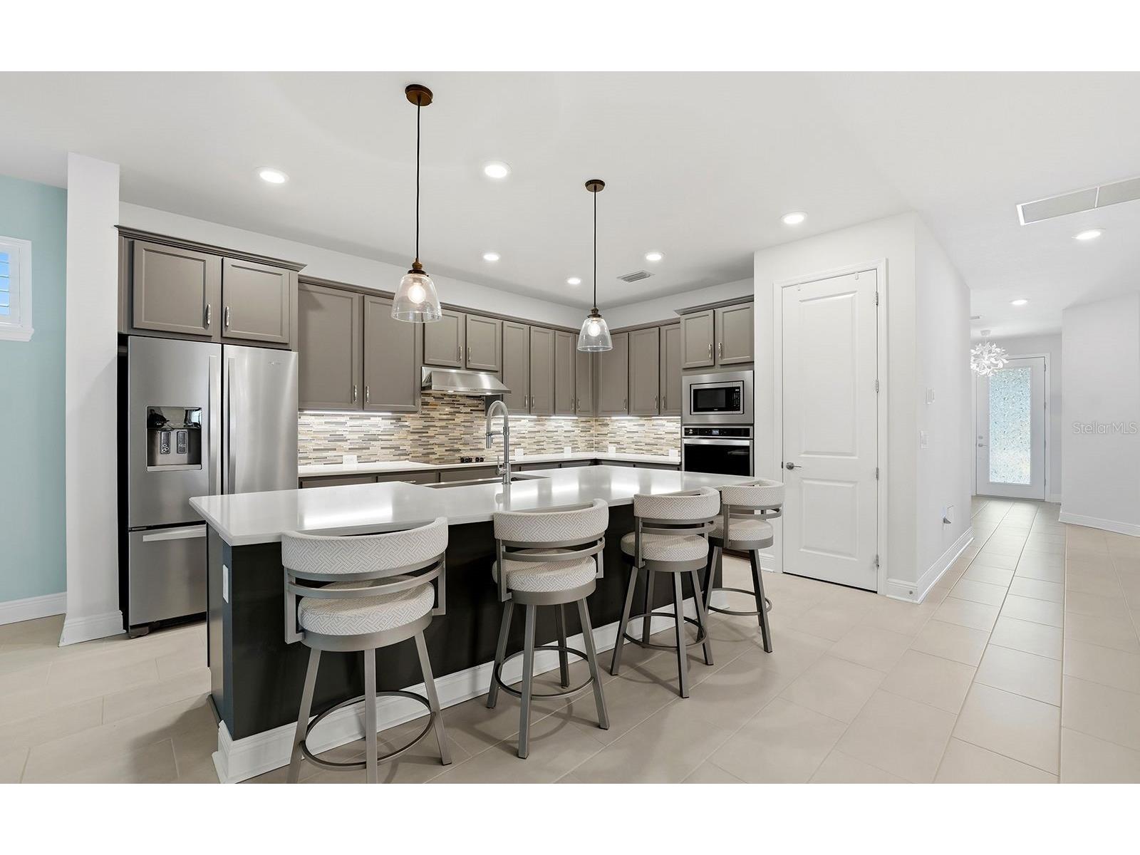 2535 Fireflag Lane Sarasota FL 34232 A4682846 image2