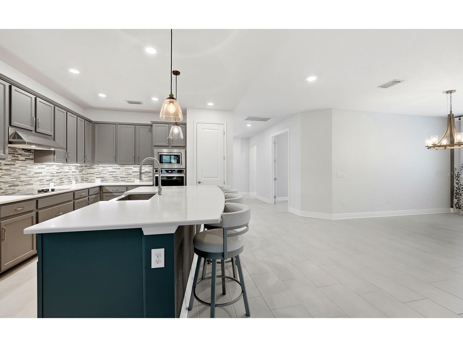 2535 Fireflag Lane Sarasota FL 34232 A4682846 image3