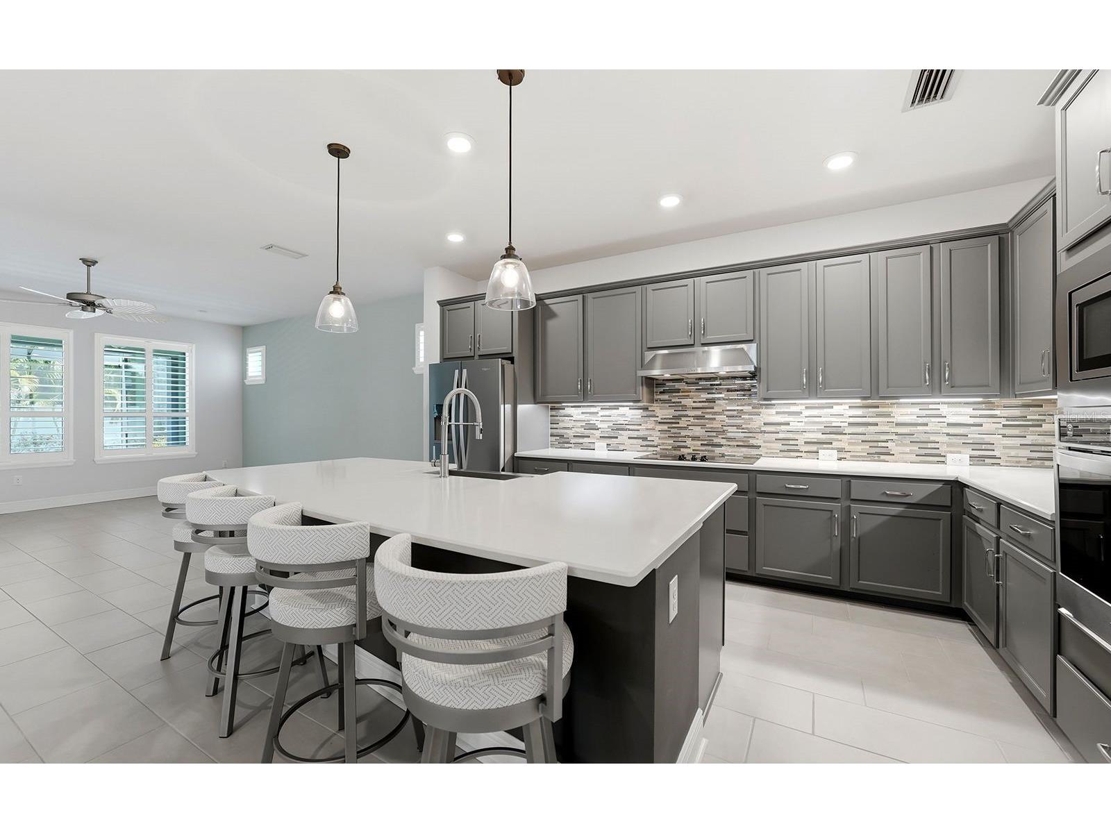 2535 Fireflag Lane Sarasota FL 34232 A4682846 image4