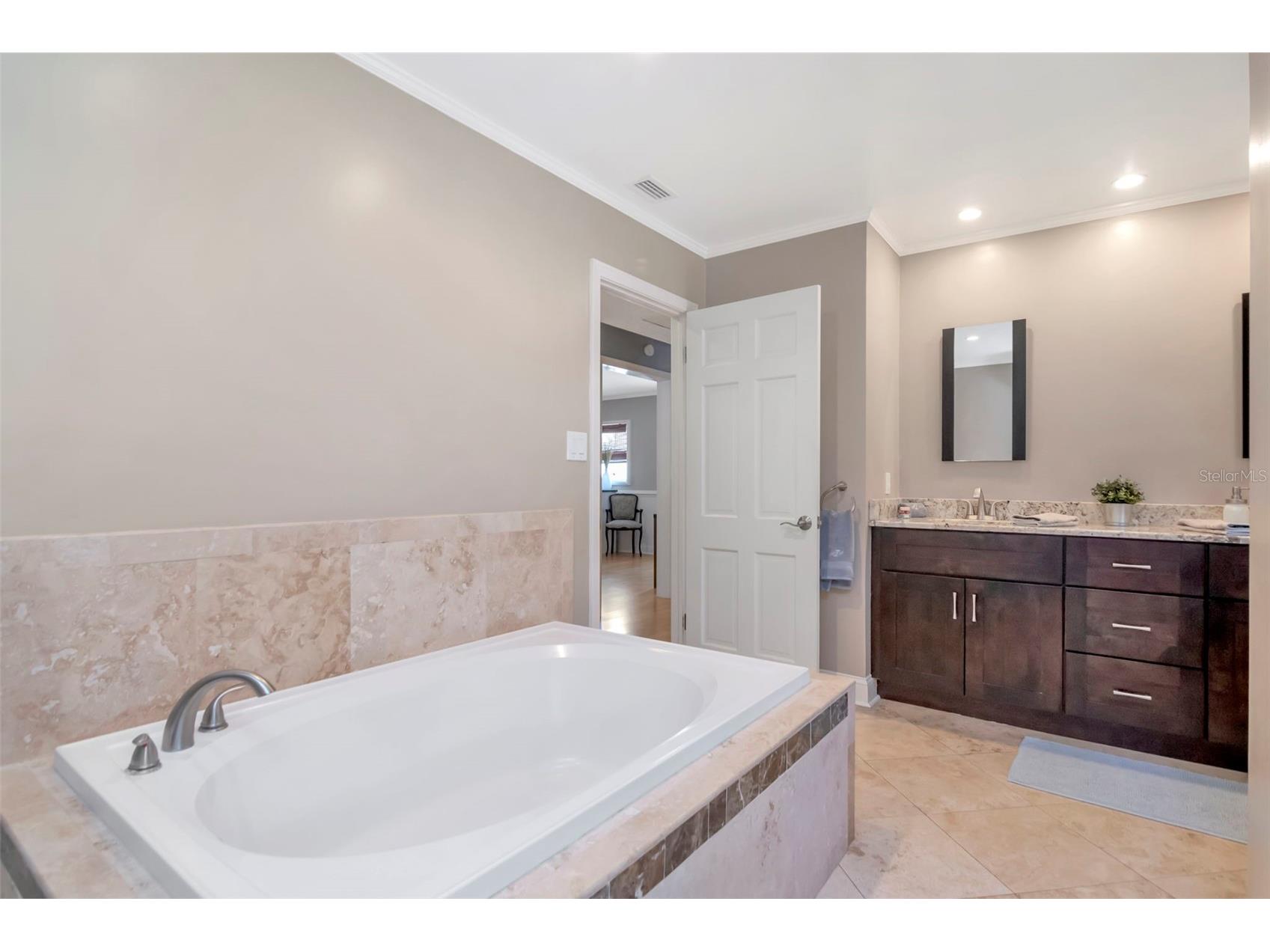 2535 Lake Ellen Drive Tampa FL 33618 TB8480296 image28