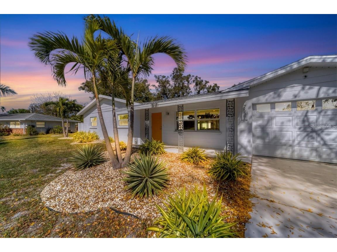 2537 Bismark Way Sarasota FL 34231 A4599640 image1