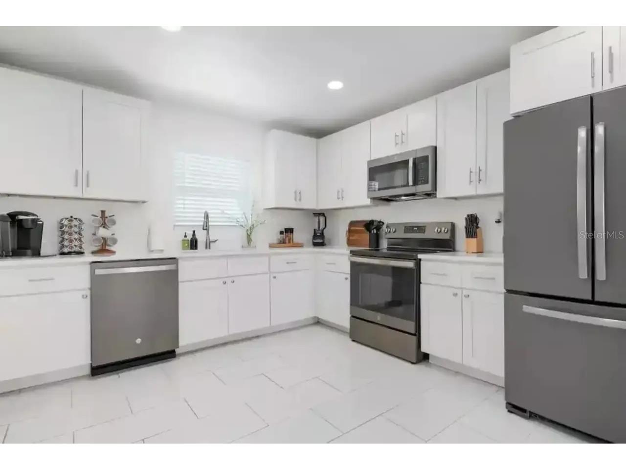 2539 Trinidad Street Sarasota FL 34231 A4685739 image7