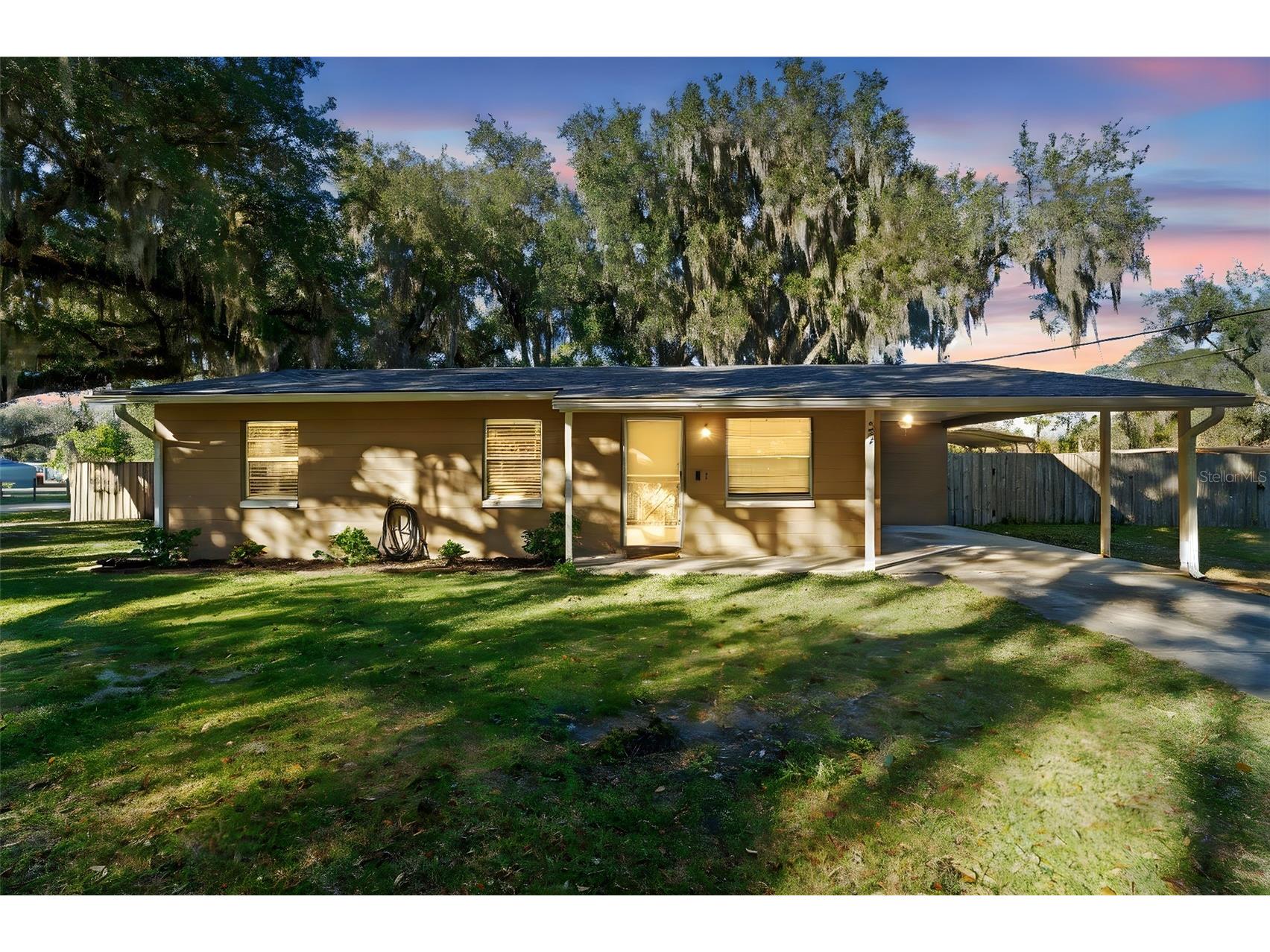 254 4th Street Osteen FL 32764 V4946985 image1