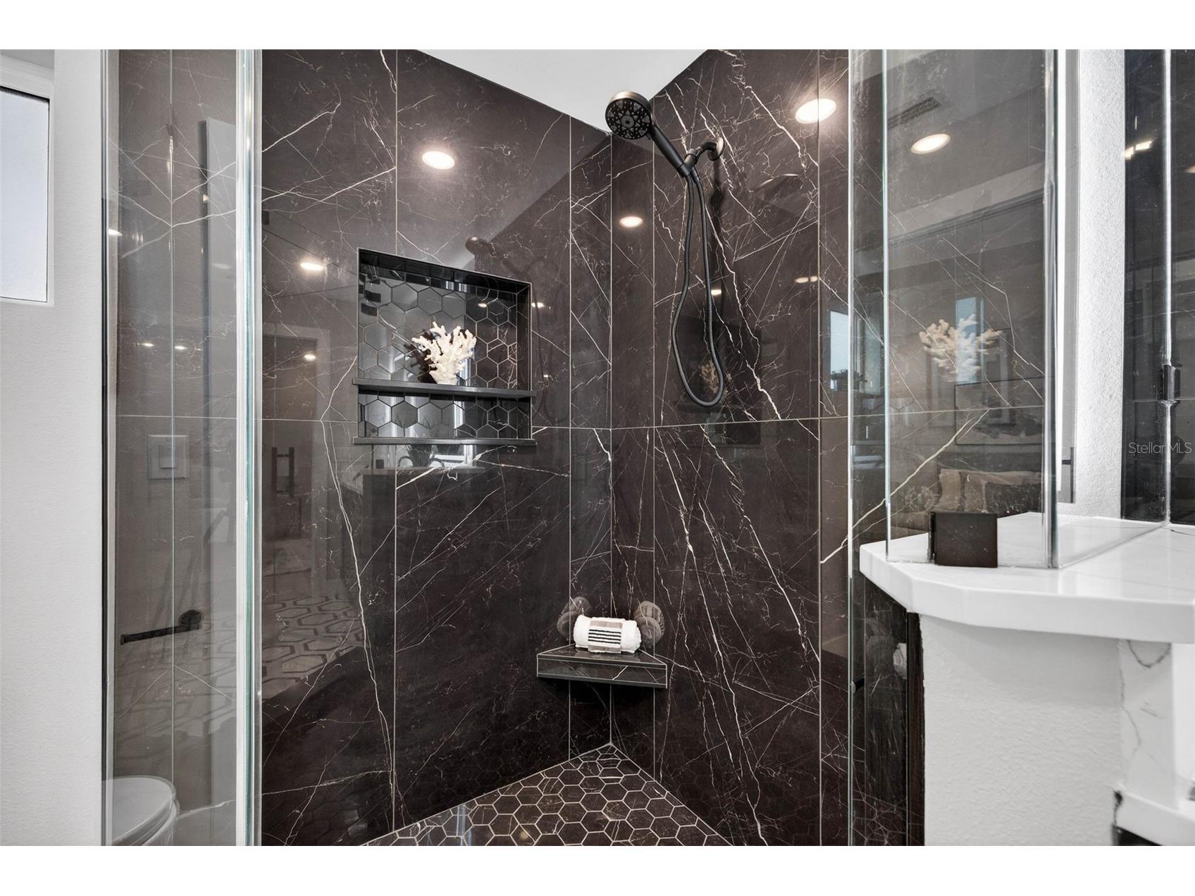 2540 34th Avenue N Saint Petersburg FL 33713 TB8455104 image32