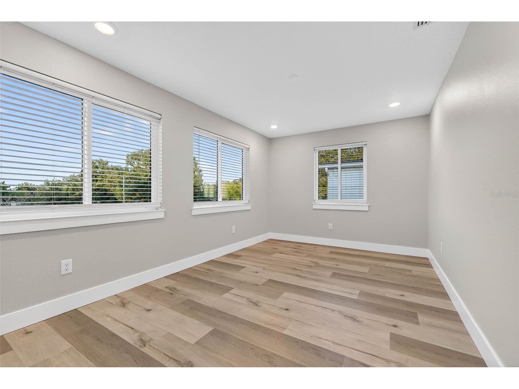 2540 34th Avenue N Saint Petersburg FL 33713 TB8455104 image35