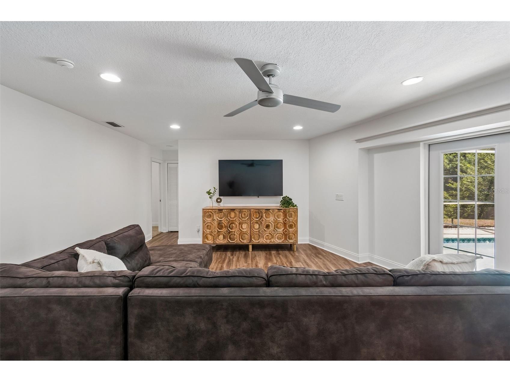 2540 Lake Ellen Circle Tampa FL 33618 TB8501087 image15