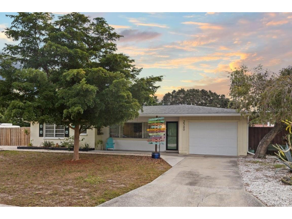 2540 Sunnyside St Sarasota FL 34239 A4594222 image1