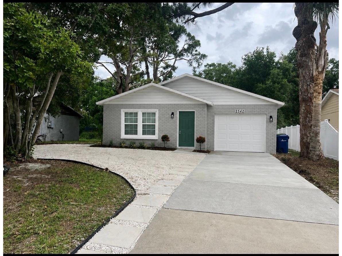 2542 22nd Street Sarasota FL 34234 A4695742 image1