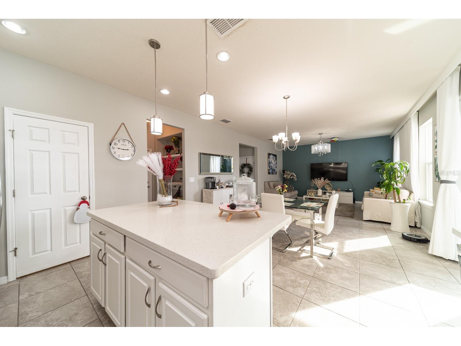 2542 Nouveau Way Kissimmee FL 34741 O6379913 image8