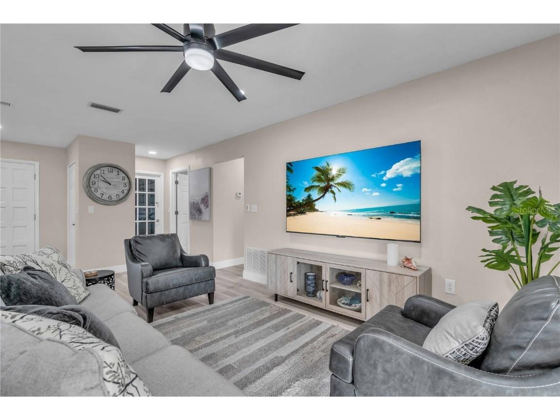 2544 Carlisle Place Sarasota FL 34231 A4665872 image11