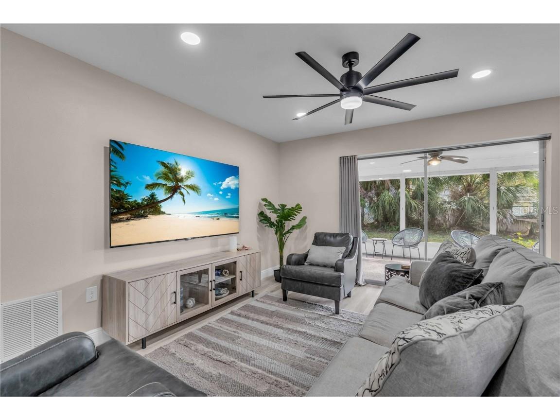 2544 Carlisle Place Sarasota FL 34231 A4665872 image12