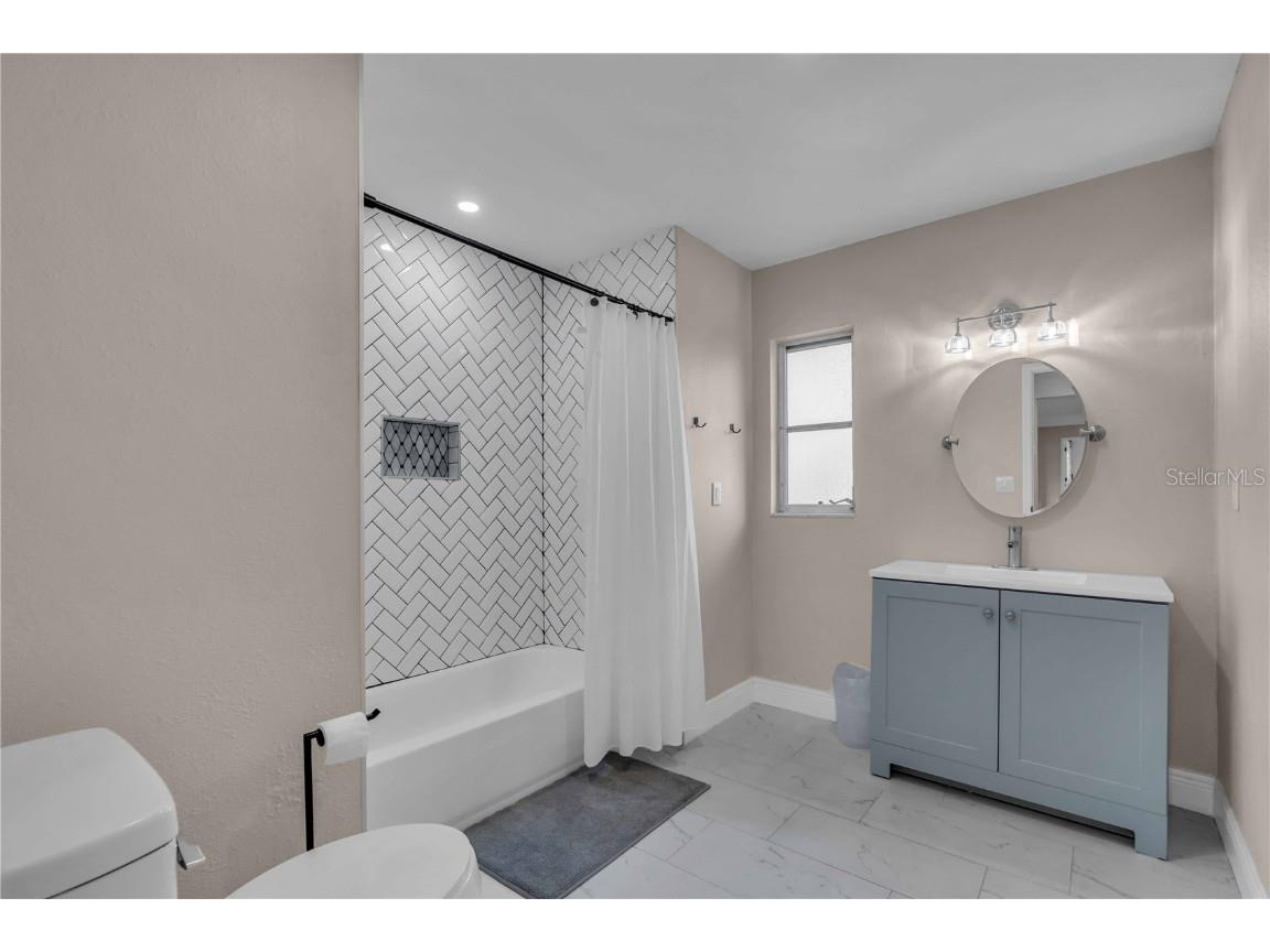 2544 Carlisle Place Sarasota FL 34231 A4665872 image24