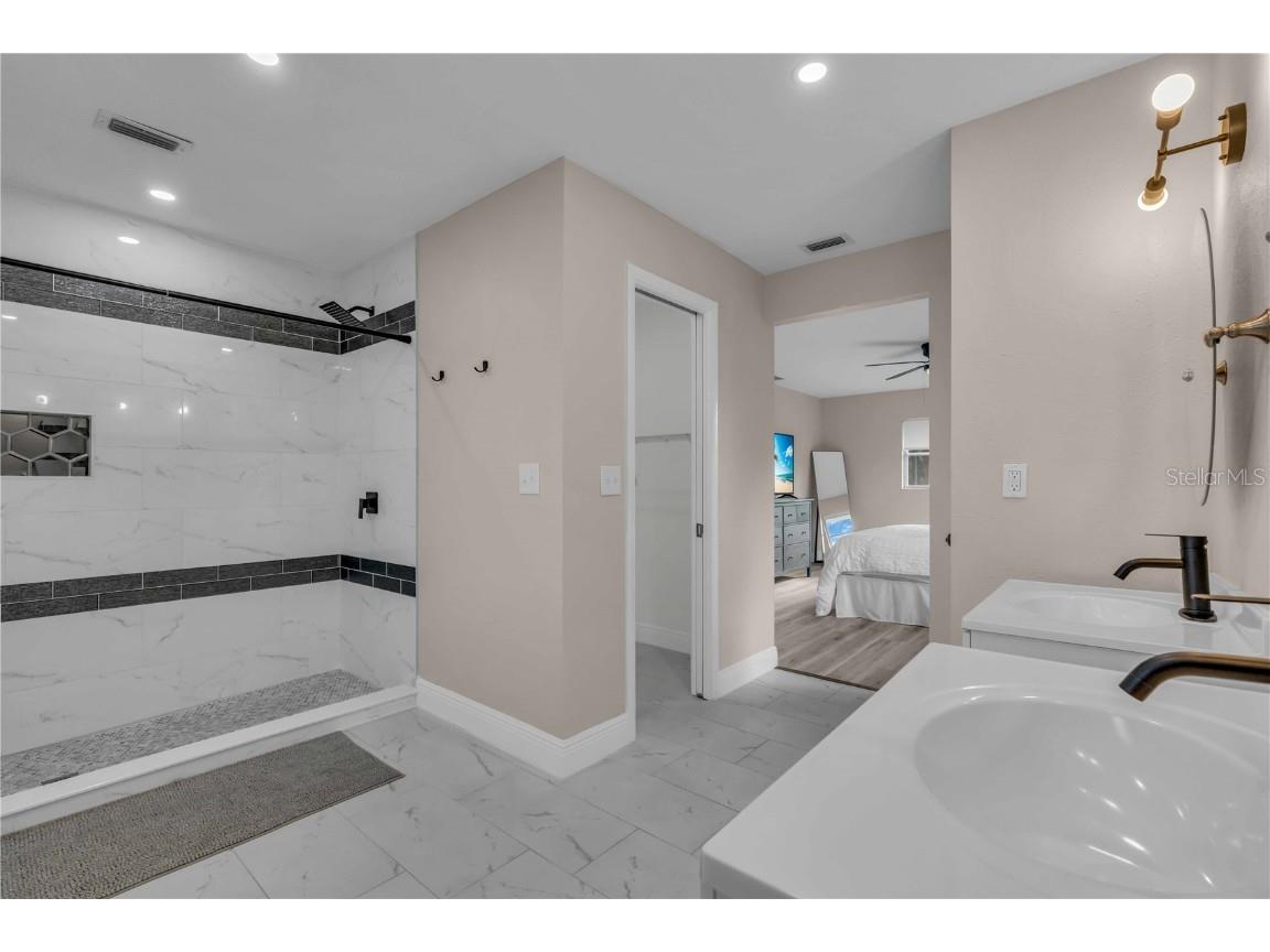 2544 Carlisle Place Sarasota FL 34231 A4665872 image33