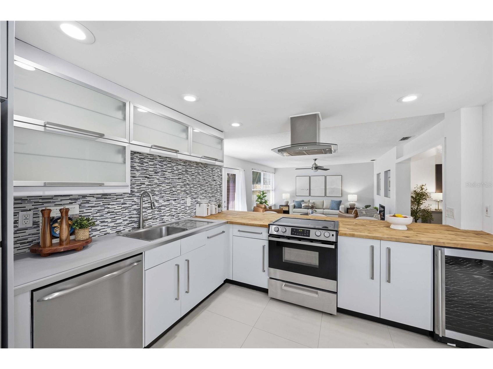 2546 Parma Street Sarasota FL 34231 A4686708 image20