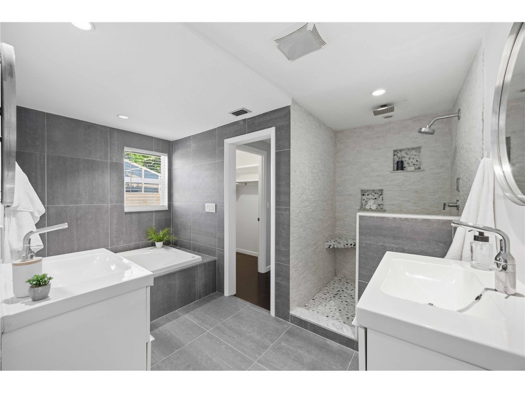 2546 Parma Street Sarasota FL 34231 A4686708 image33