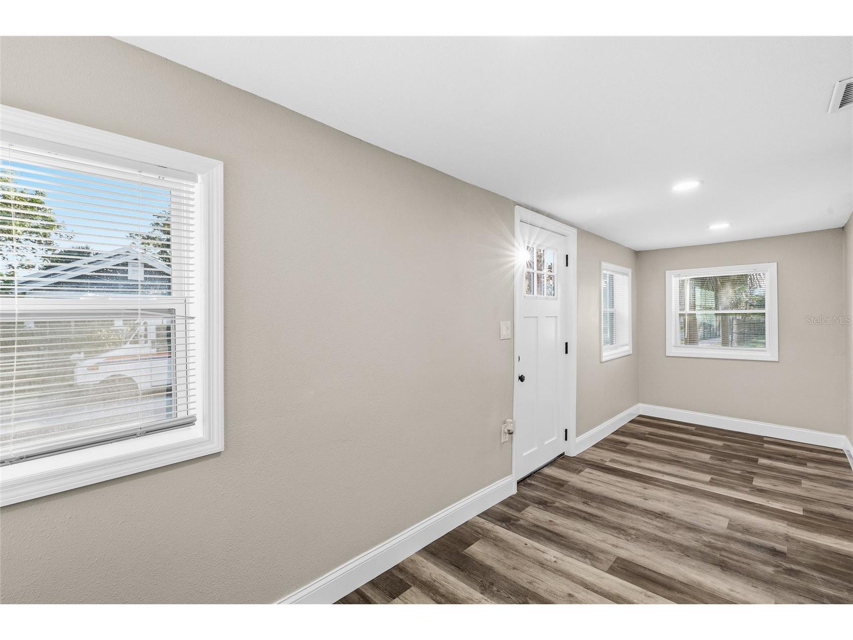 2547 10th Avenue S Saint Petersburg FL 33712 TB8479897 image3