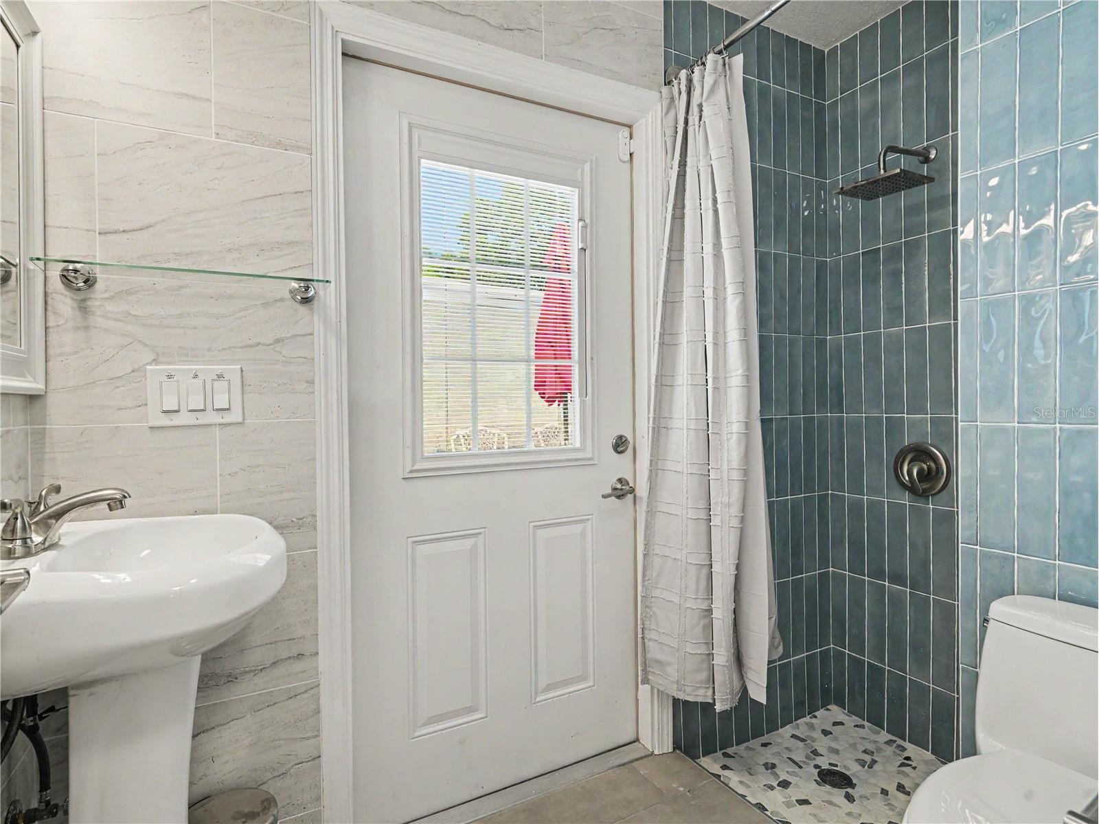 2547 Bahia Vista Street Sarasota FL 34239 A4696476 image21