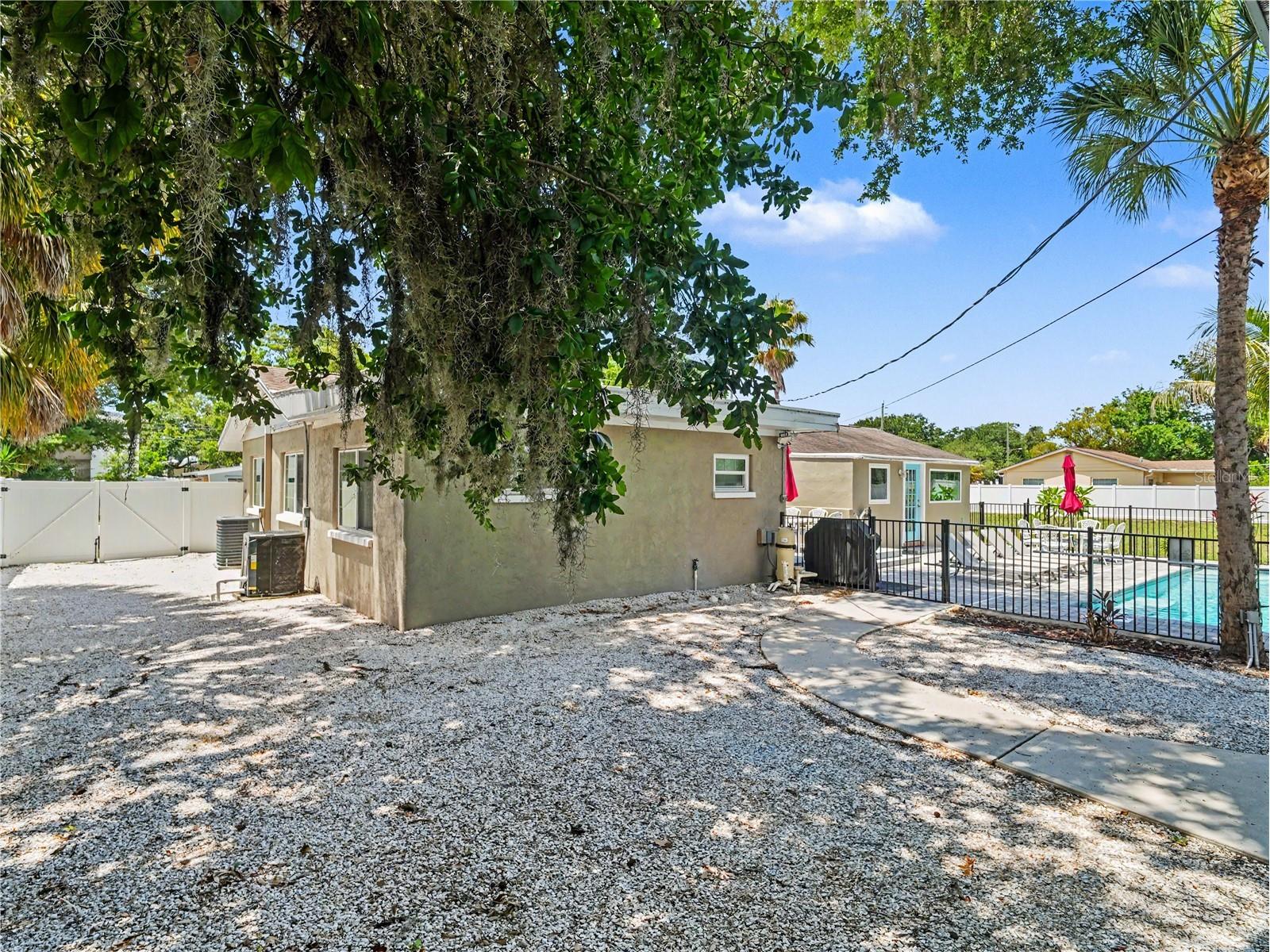 2547 Bahia Vista Street Sarasota FL 34239 A4696476 image25