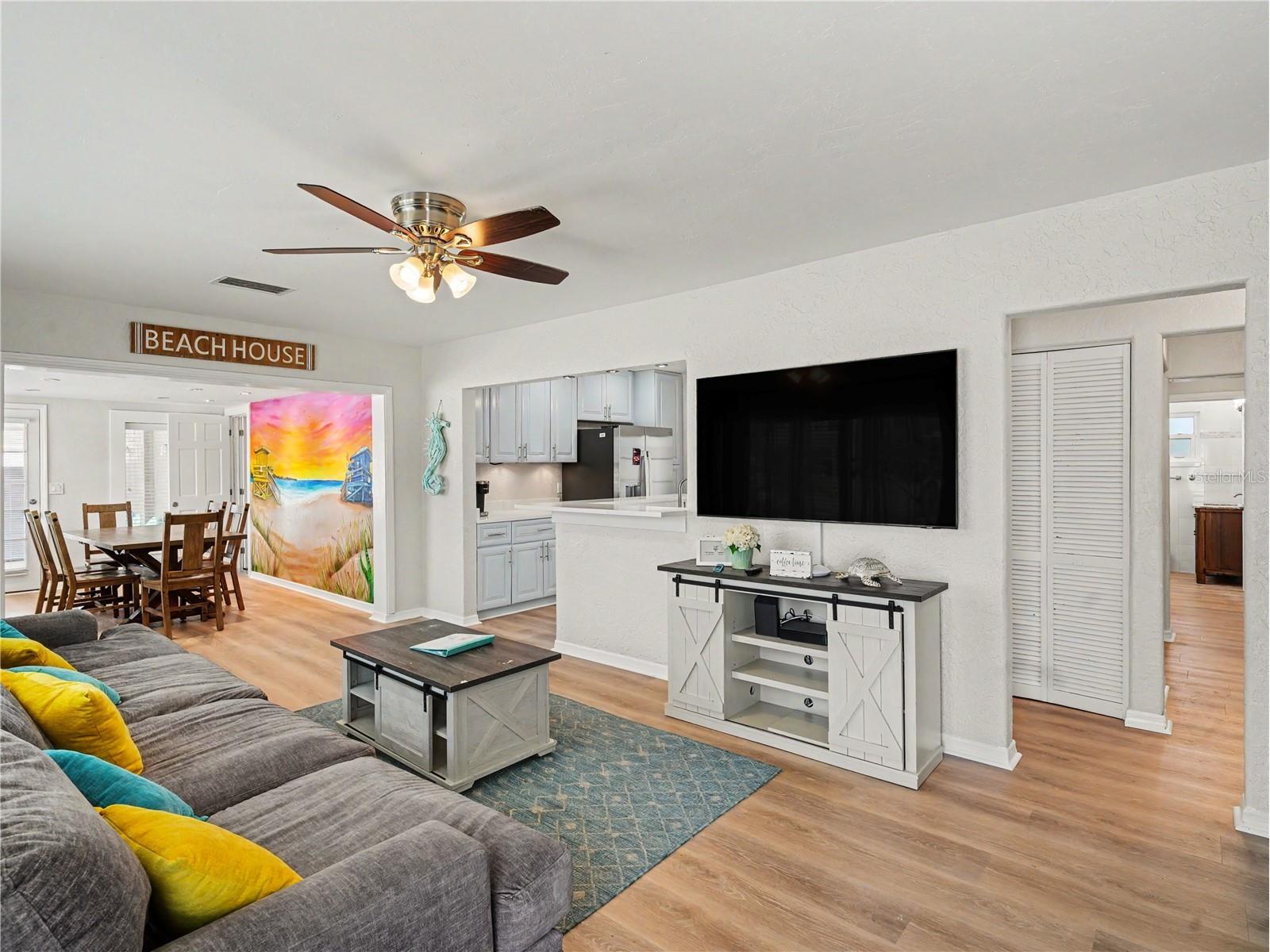 2547 Bahia Vista Street Sarasota FL 34239 A4696476 image3