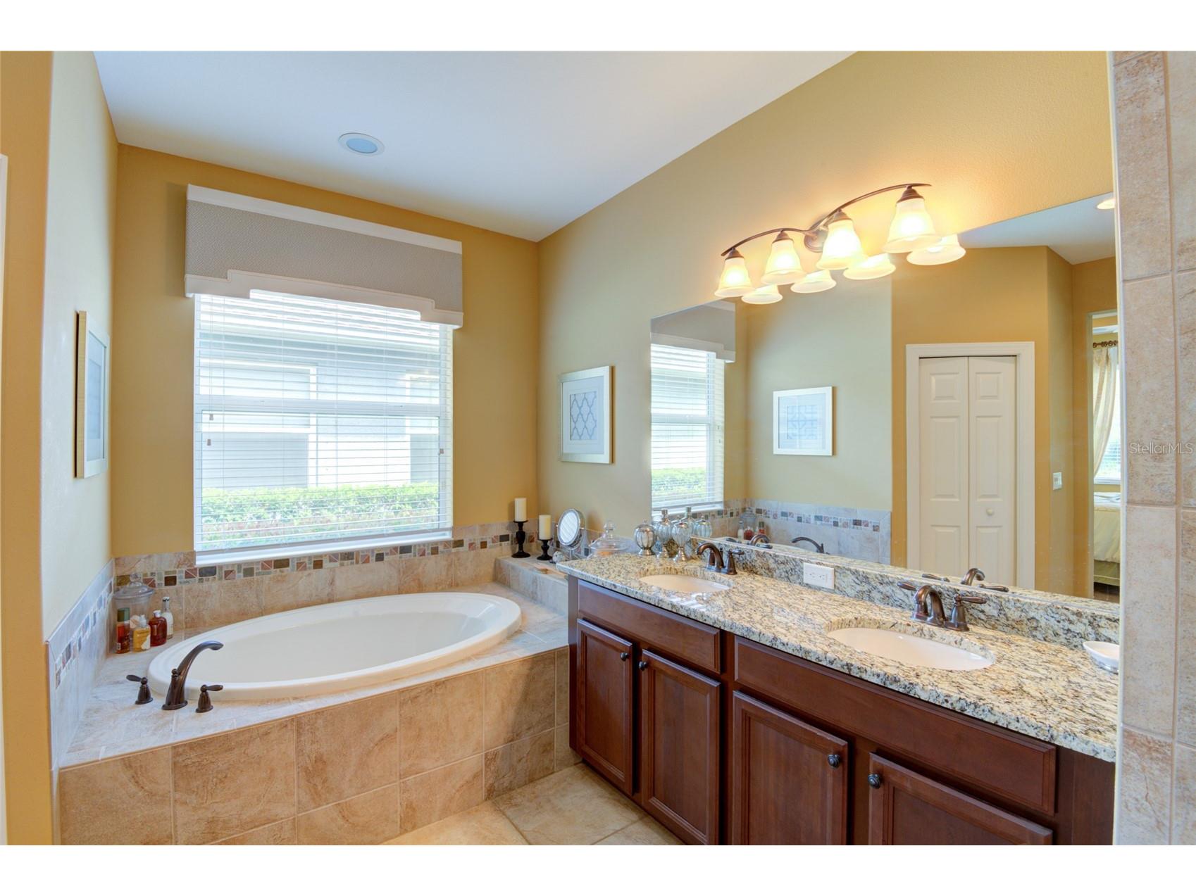 2548 Cortenova Court Venice FL 34292 A4678165 image24