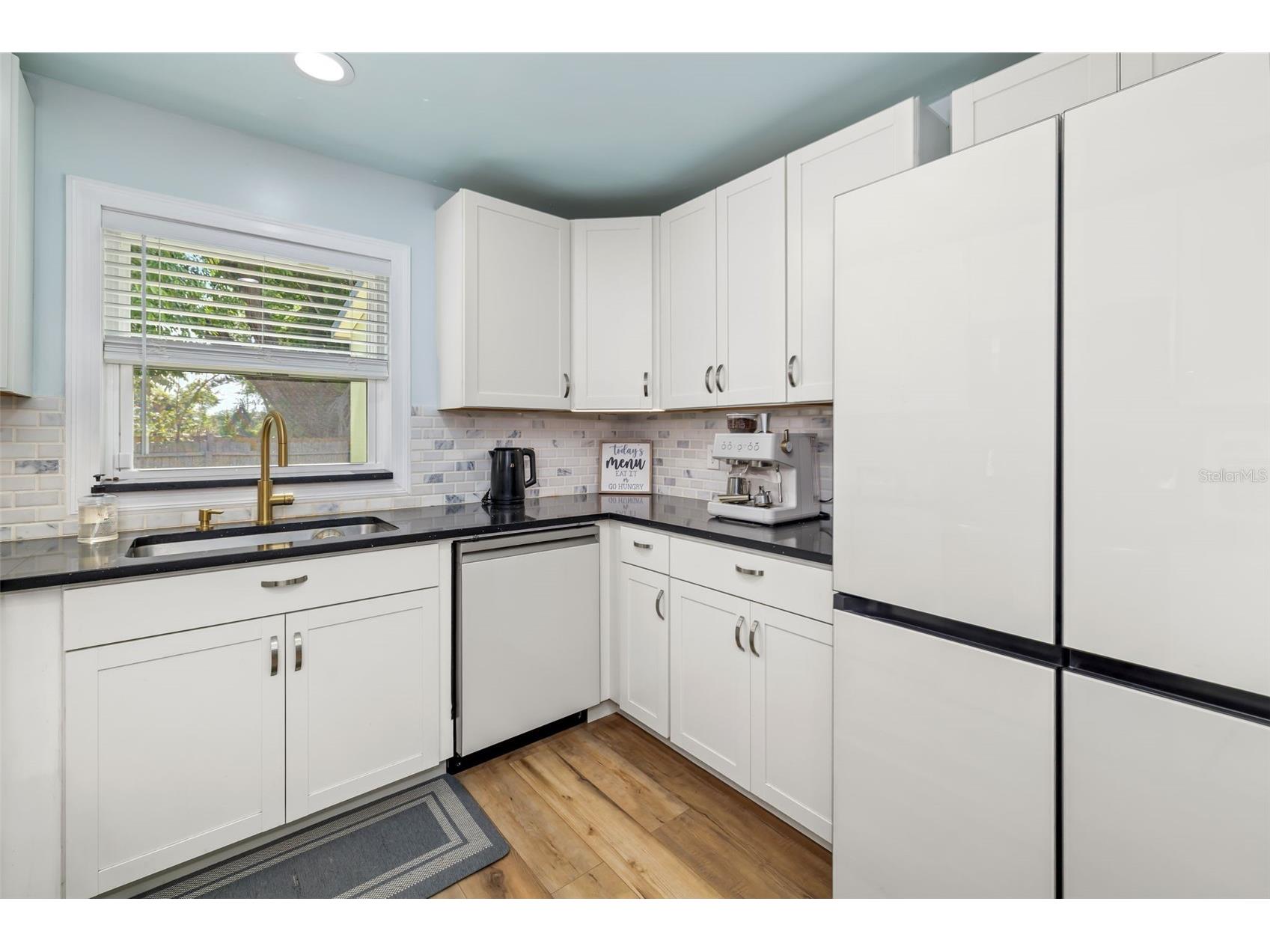 2549 19th Street Sarasota FL 34234 A4693028 image9
