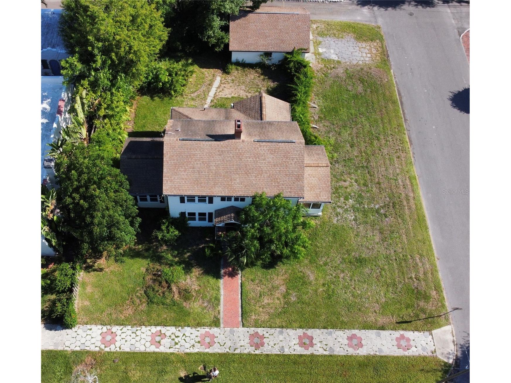 255 19th Avenue NE Saint Petersburg FL 33704 TB8511551 image1