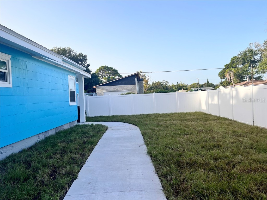 255 37th Street N Saint Petersburg FL 33713 U8211787 image1